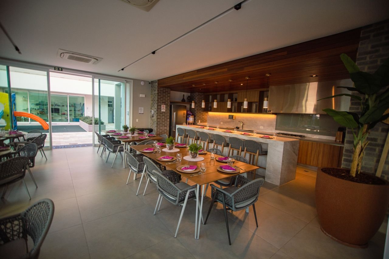 Contemporary restaurant interior with elegant dining tables and chic decor, offering a sophisticated dining experience.